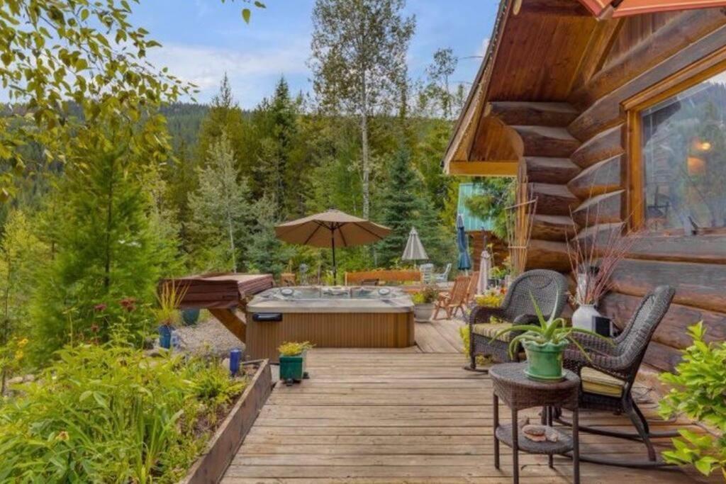 Authentic Lofted Log Cabin With Hot Tub Villa Kelowna Exterior photo