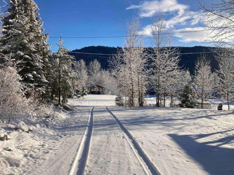 Authentic Lofted Log Cabin With Hot Tub Villa Kelowna Exterior photo