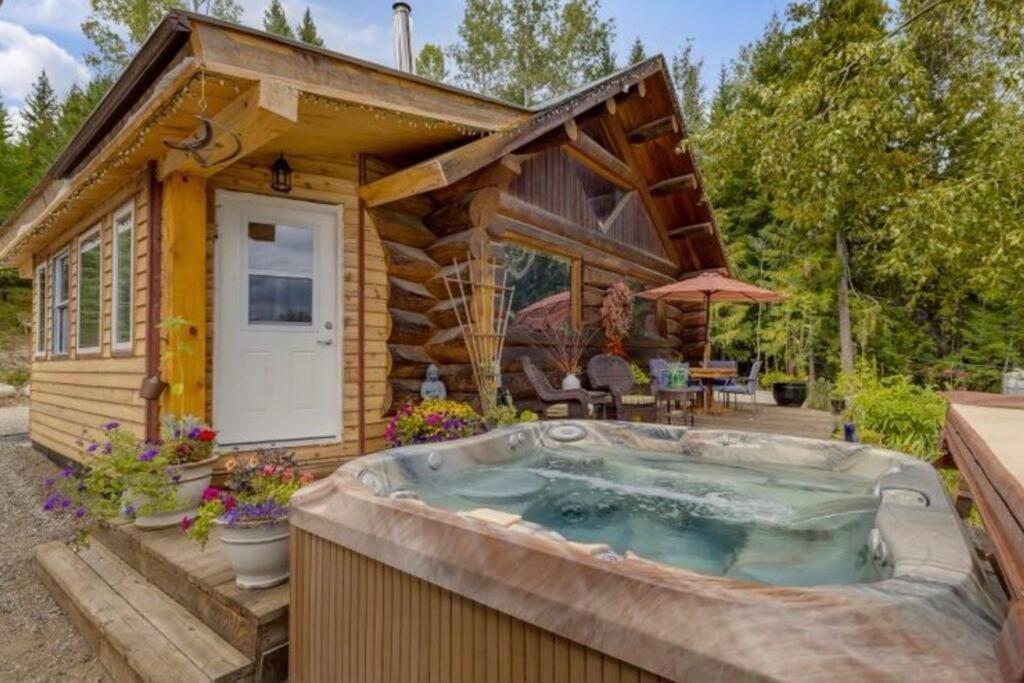 Authentic Lofted Log Cabin With Hot Tub Villa Kelowna Exterior photo